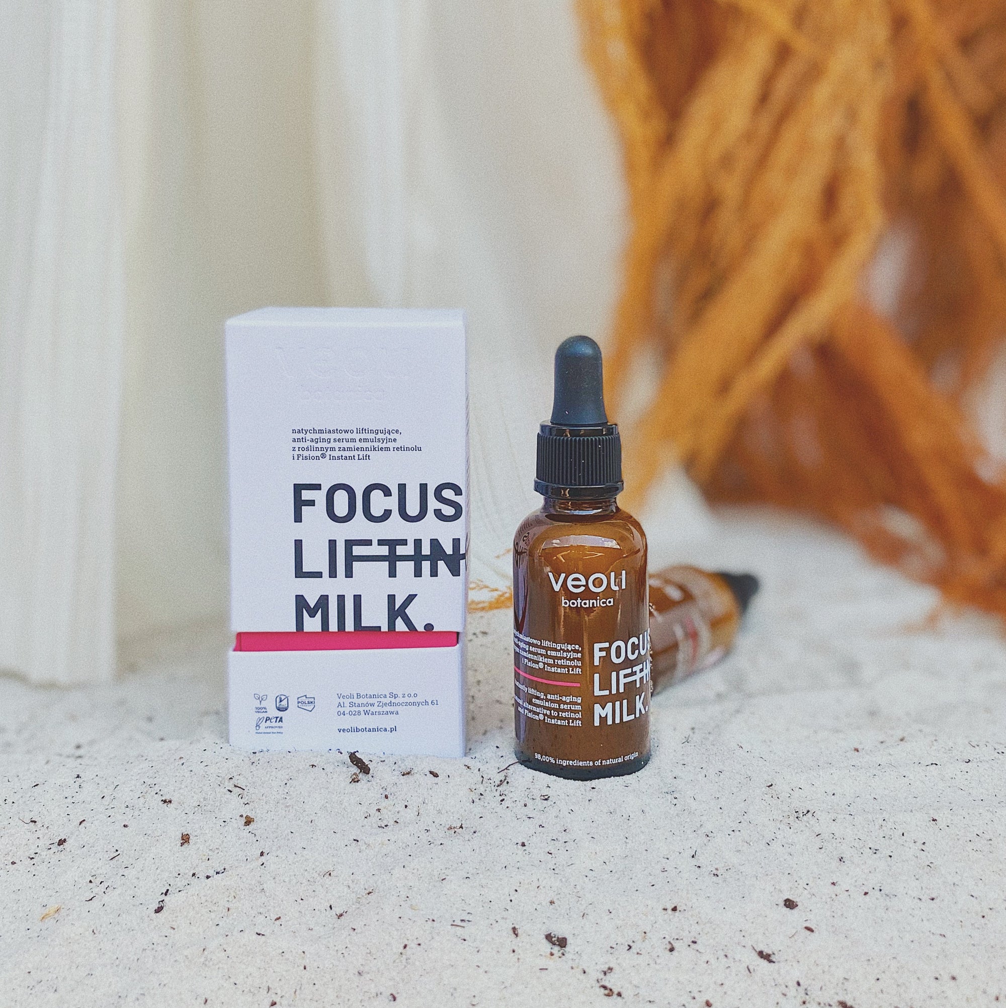 Natychmiastowo liftingujące, anti-aging serum emulsyjne z roślinnym zamiennikiem retinolu i Fision® Instant Lift FOCUS LIFTING MILK