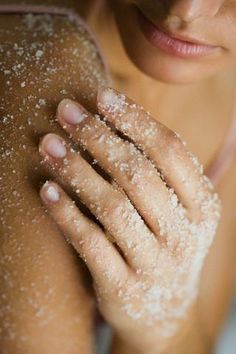 RELAKSUJĄCY KOKOSOWY SCRUB DO CIAŁA