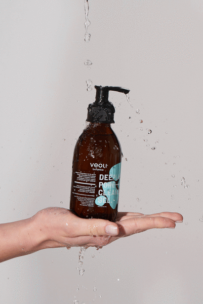 Głęboko oczyszczający żel do mycia twarzy z aktywnym ekstraktem z zielonej herbaty z EGCG, prebiotykiem z cykorii i agawy i ALPAFLOR® ALP®-SEBUM DEEPLY PORE CLEANSING GEL
