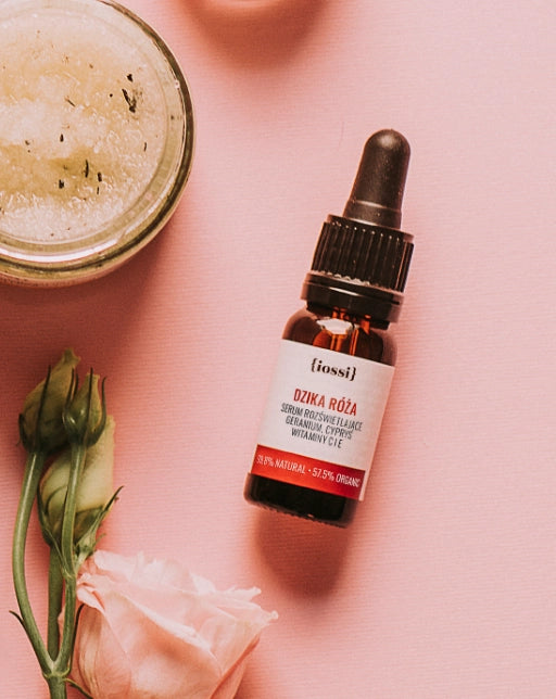 Dzika Róża. Serum rozświetlające. Geranium, cyprys, witaminy C i E