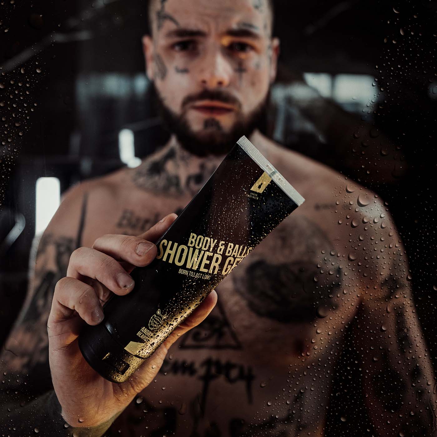 Angry Beards Dusjsåpe Kropp og Baller Urban Twofinger 230ml - Tuxedo.no - On Demand Barbers - Oslo Norway