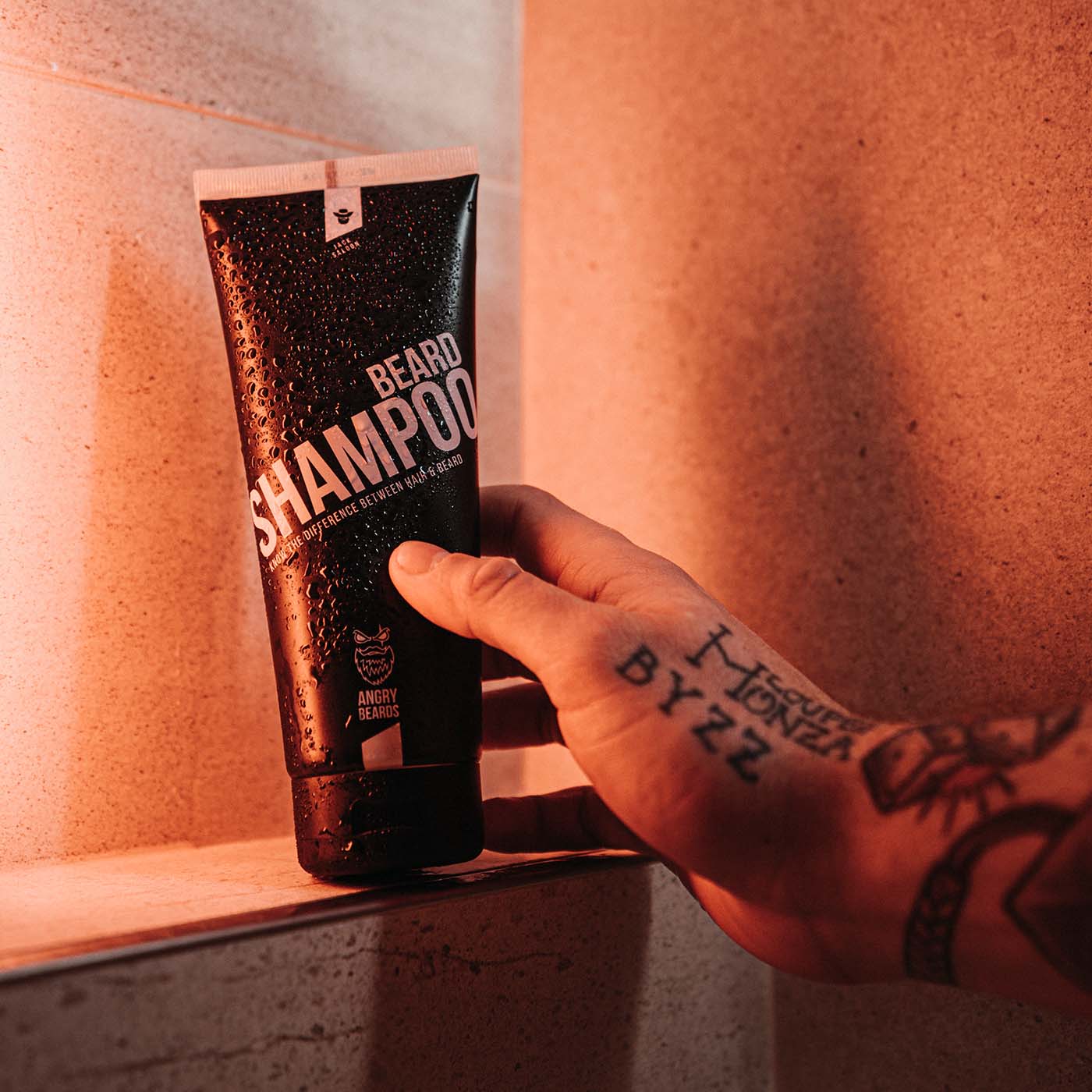 Angry Beards Jack Saloon Skjeggsjampo 250ml - Tuxedo.no - Nettbutikk Oslo Norway