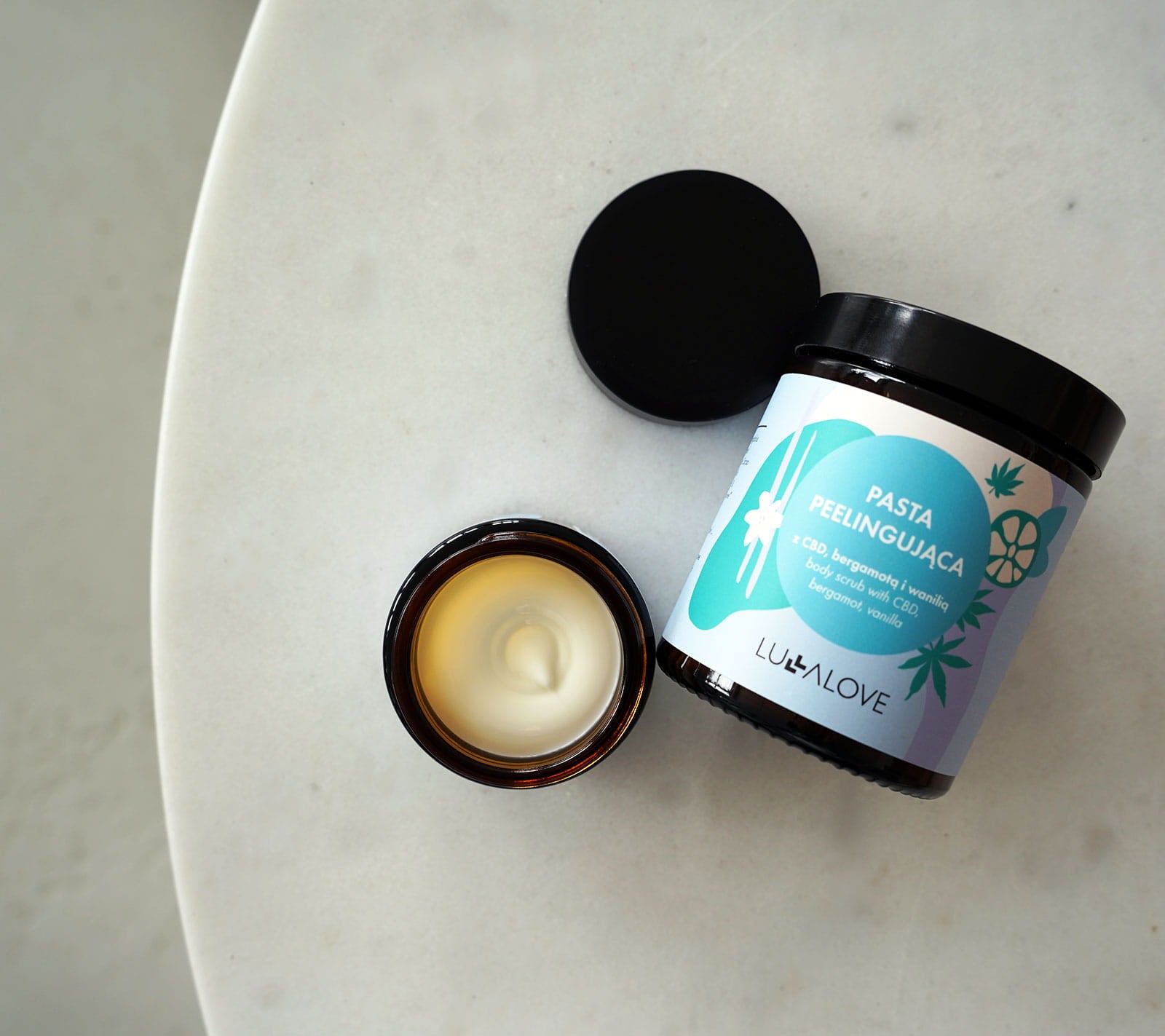 Pasta peelingująca z CBD, bergamotą i wanilią