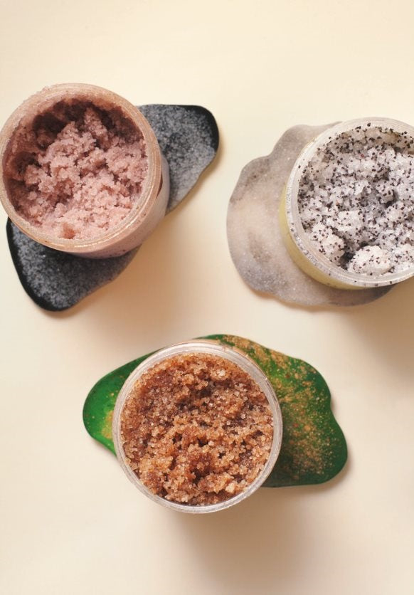 Naturalny scrub do ciała z gałką muszkatołową i cynamonem