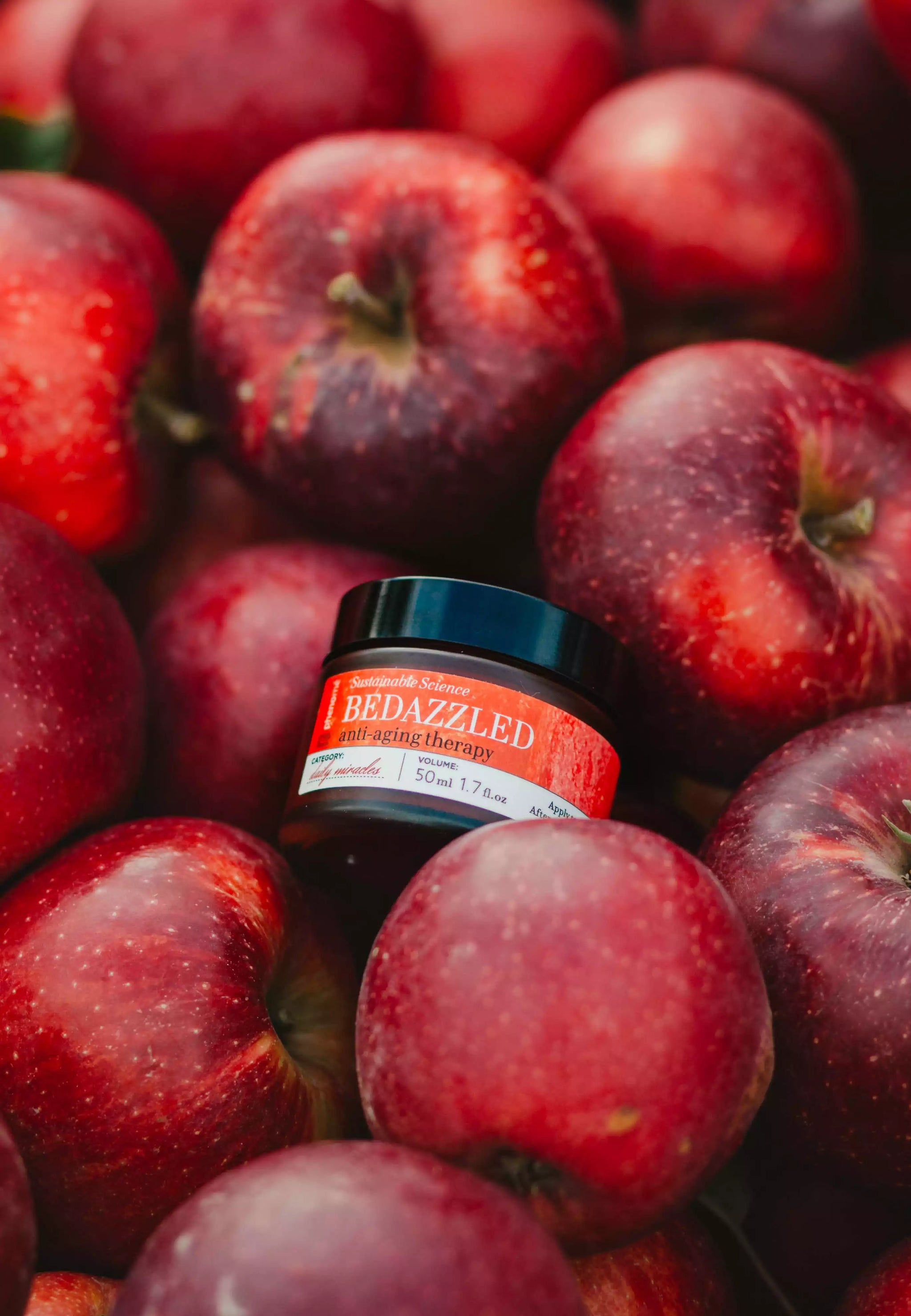 BEDAZZLED rozświetlający krem przeciwzmarszczkowy na noc