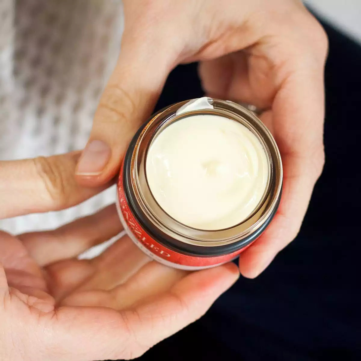 BEDAZZLED rozświetlający krem przeciwzmarszczkowy na noc