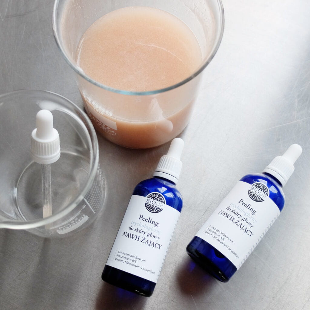 Peeling trychologiczny do skóry głowy NAWILŻAJĄCY z hibiskusem i mocznikiem 6% – aktywizacja cebulek