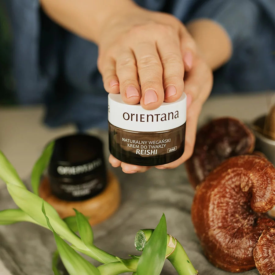 NATURALNY WEGAŃSKI KREM DO TWARZY REISHI NA DZIEŃ