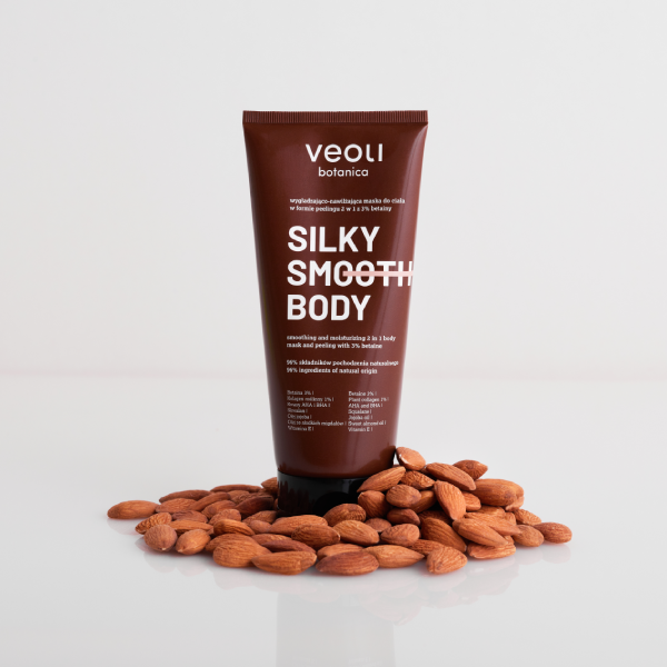 Wygładzająco-nawilżająca maska do ciała w formie peelingu 2 w 1 z 3% betainy SILKY SMOOTH BODY